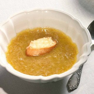 Как приготовить классический луковый суп 