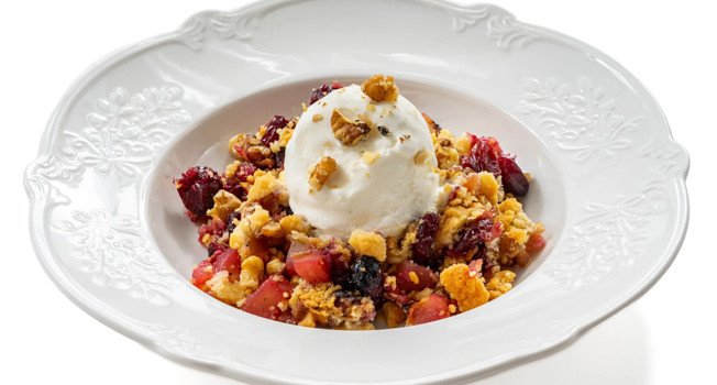 Как приготовить крамбл с яблоками и клюквой фото