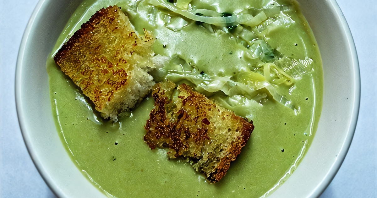 Сырный суп с молодым зеленым луком