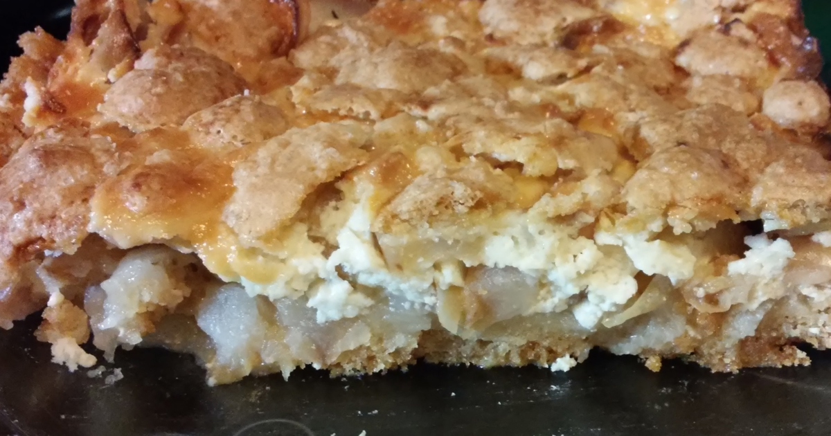 Пирог с творогом и яблоками на песочном тесте - Лайфхакер