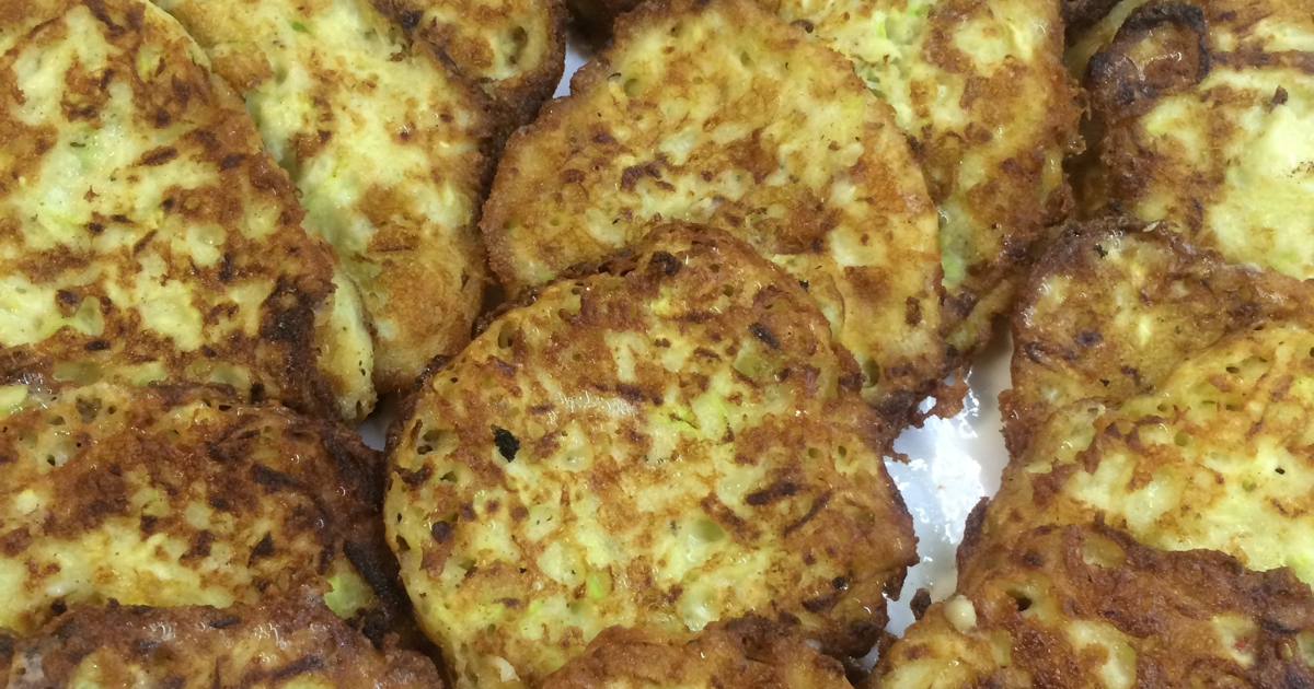 Оладьи из кабачков с чесноком и сыром - самый вкусный рецепт с фото