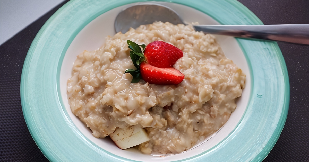 Овсянка на молоке в мультиварке с изюмом и яблоками