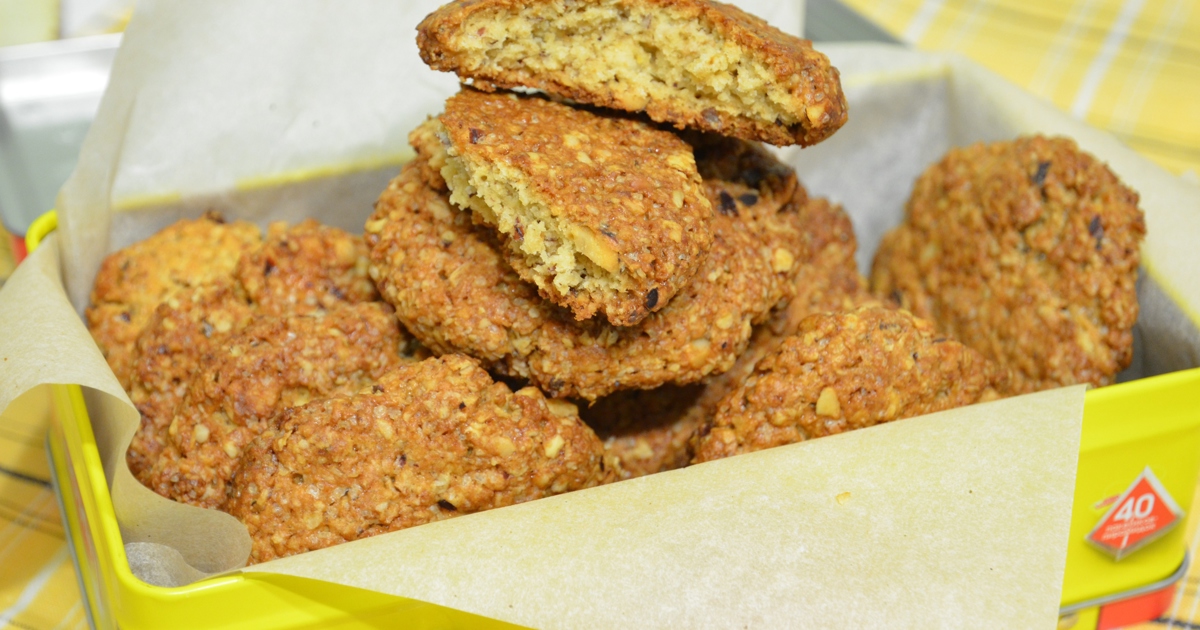 Печенье из цельной овсянки с изюмом и орехами