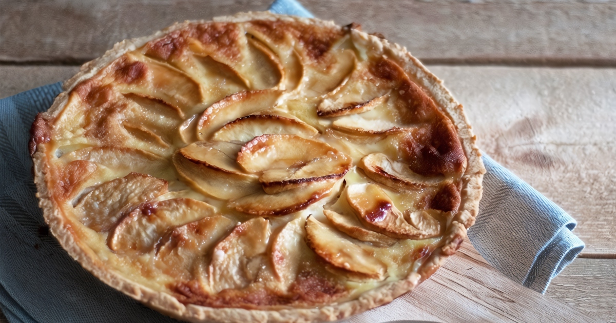 Ленивый заливной пирог с луком и яйцом