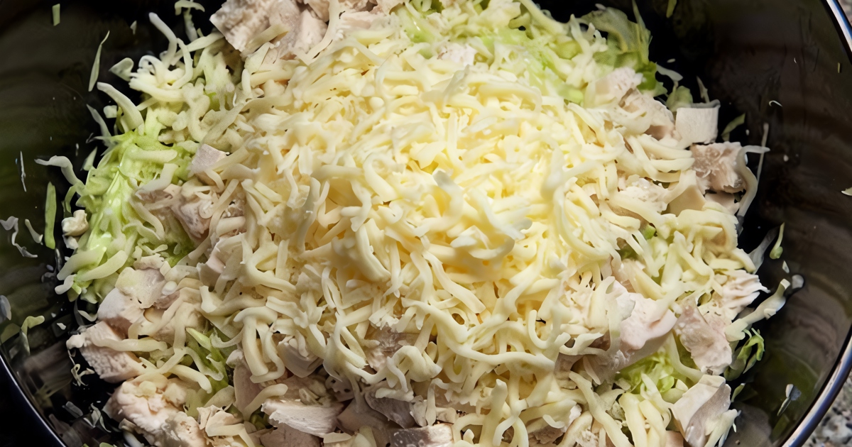 Сытный и вкусный салат из свежей капусты с курицей
