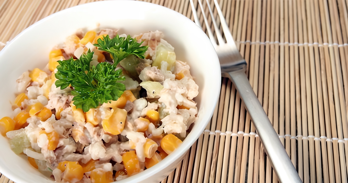 Салат с консервированным тунцом и свежим огурцом – пошаговый рецепт приготовления с фото
