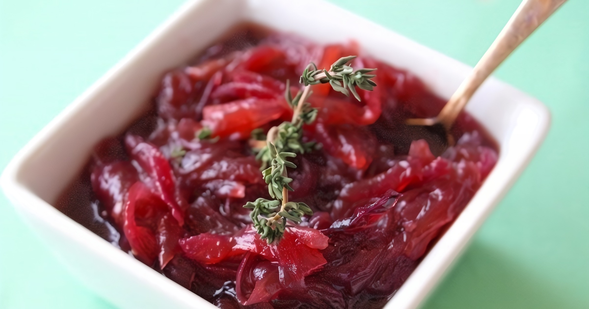 Лук 1 шт соус. Соус красный. Винный соус. Луковый соус. Соус красный с луком