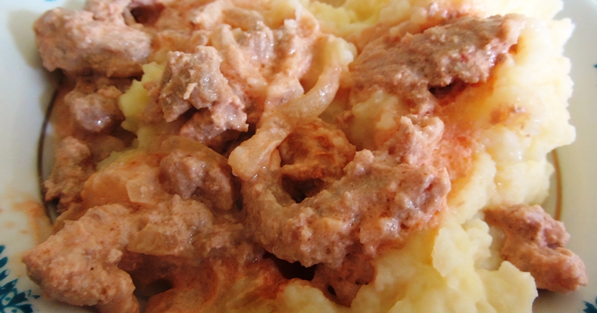 бефстроганов из свинины в сметанном соусе на сковороде классический рецепт с фото с грибами | Дзен
