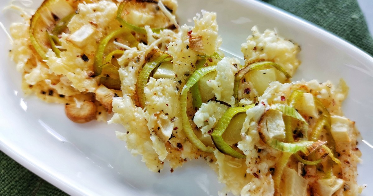 Сырные чипсы с луком и аджикой, пошаговый рецепт с фотографиями ...