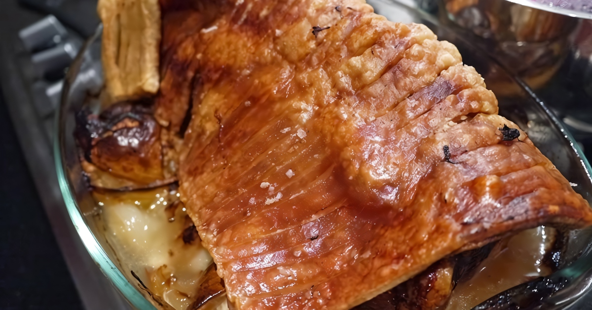 Зажарка из свинины на сковороде с луком: рецепт с видео и фото | Меню недели