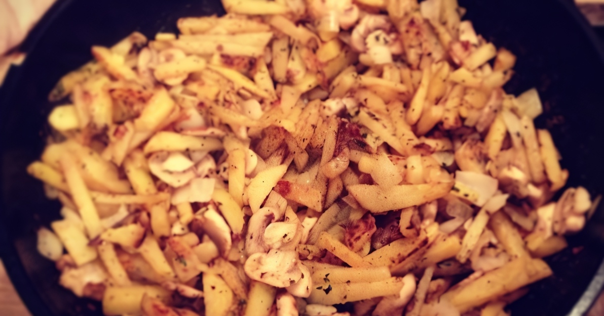 Картофель на сковороде с шампиньонами и помидорами рецепт с фото пошагово - пластиковыеокнавтольятти.рф
