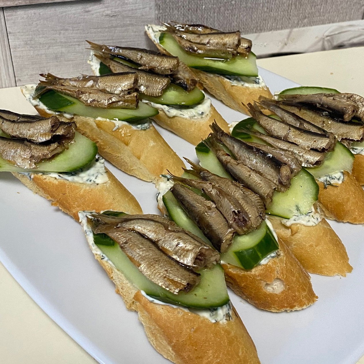 Багет со шпротами