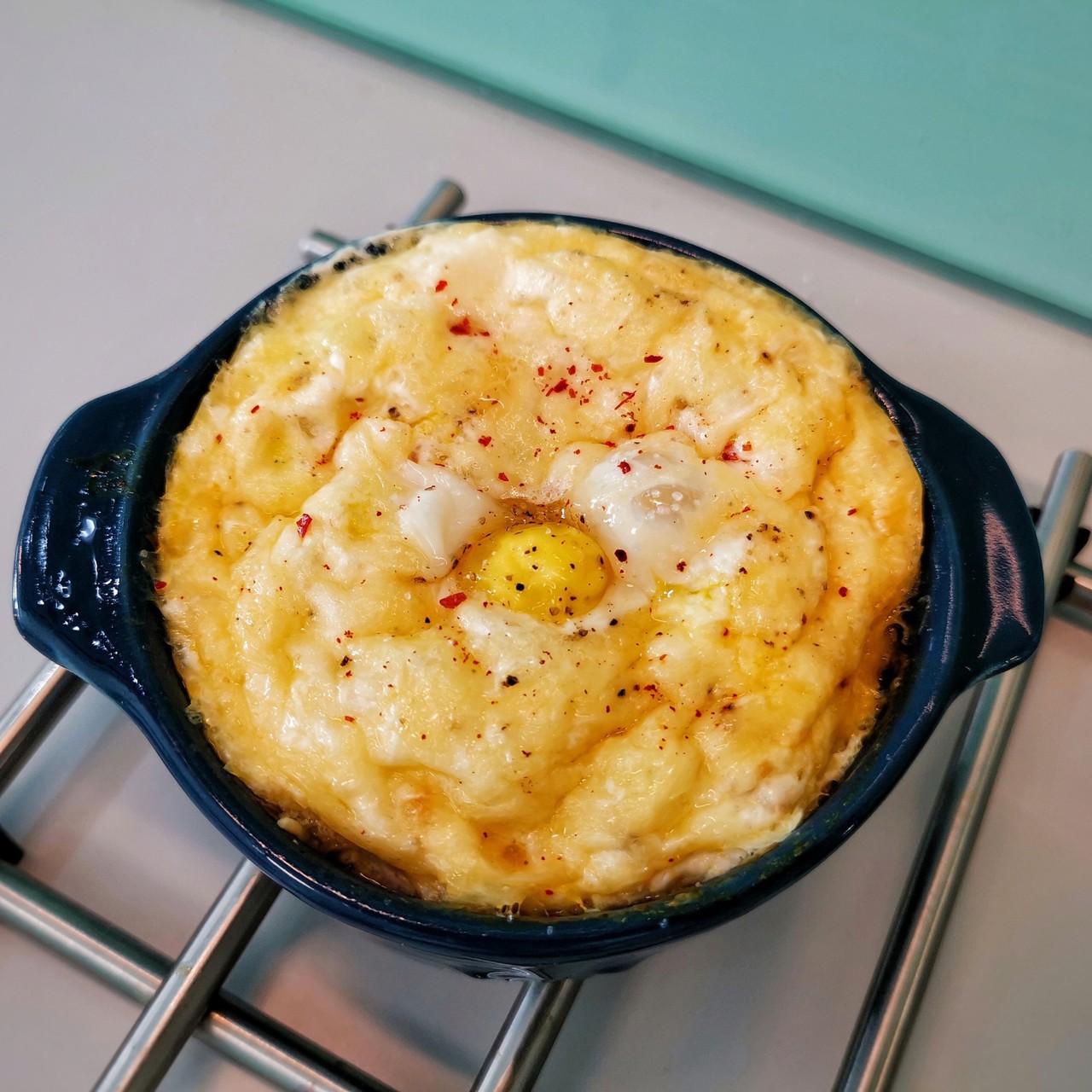 Белковая яичница с сыром в духовке