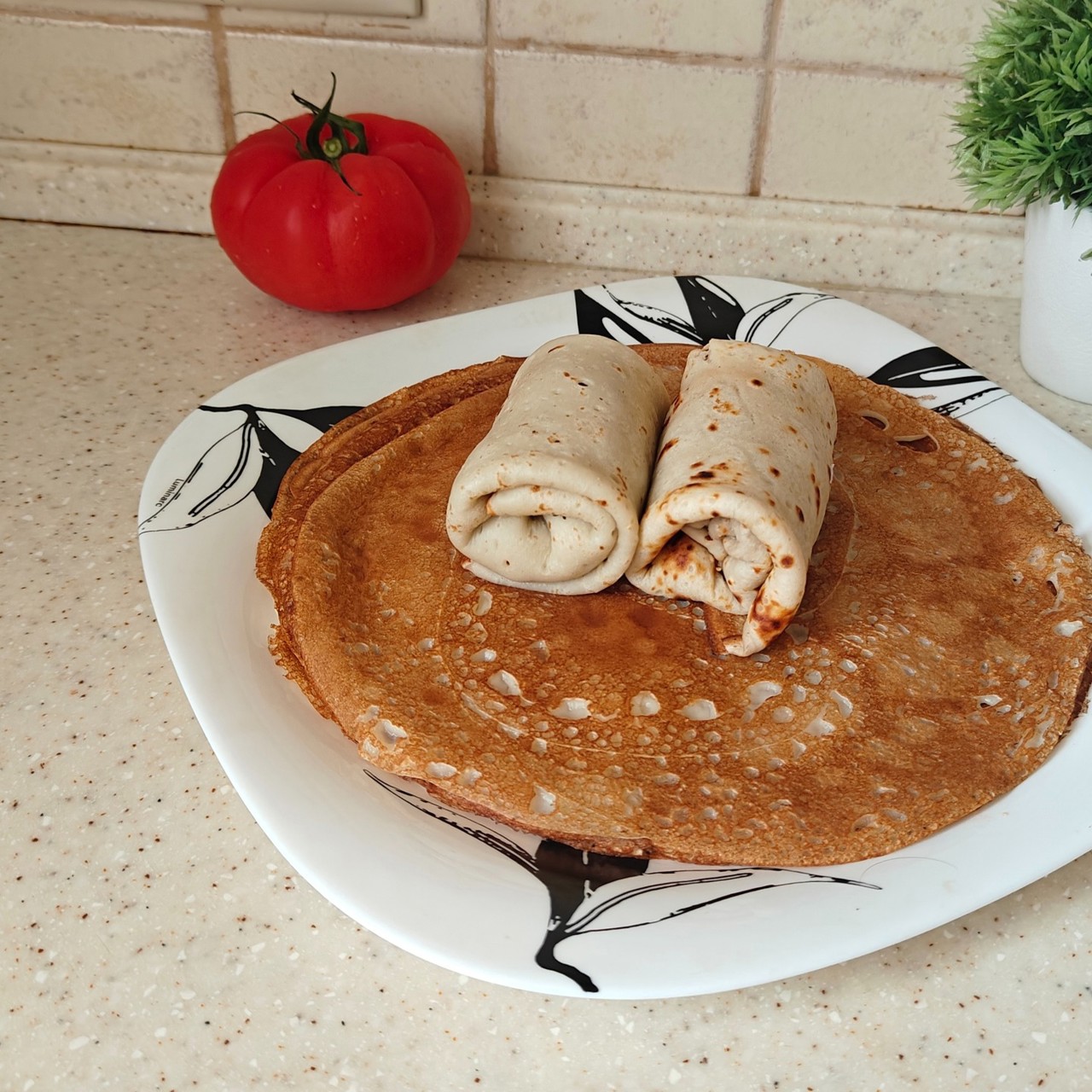 Блинчики с адыгейским сыром и помидором