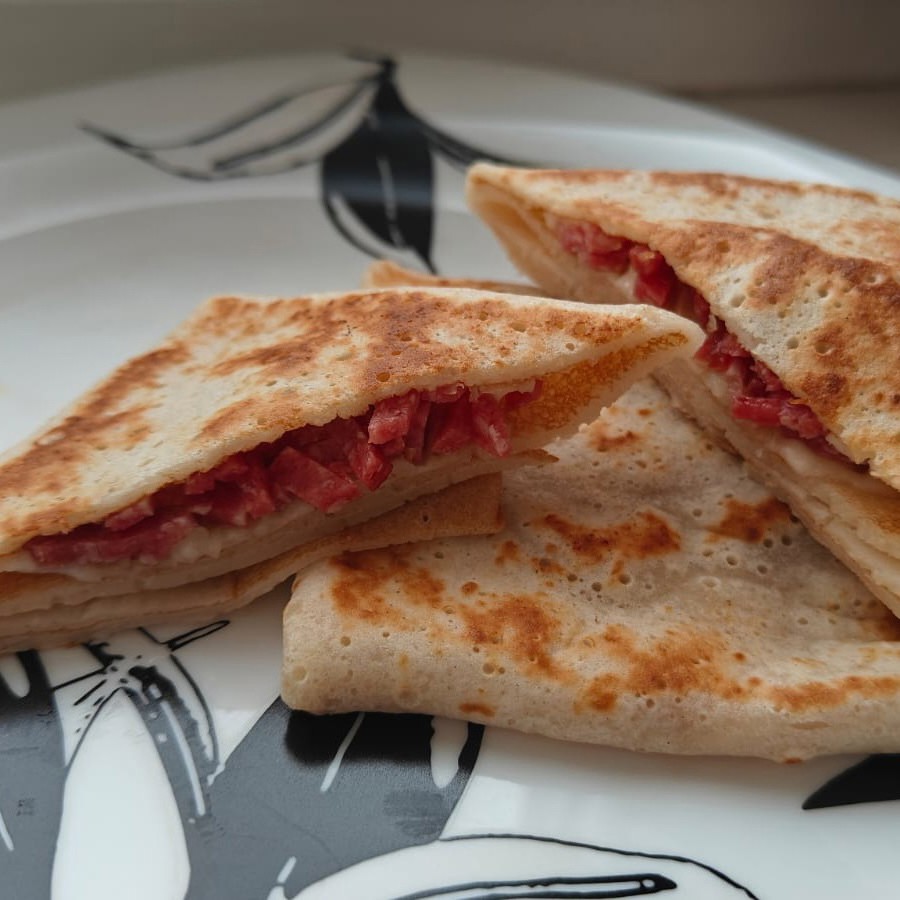 Блинчики с сыром и колбасой