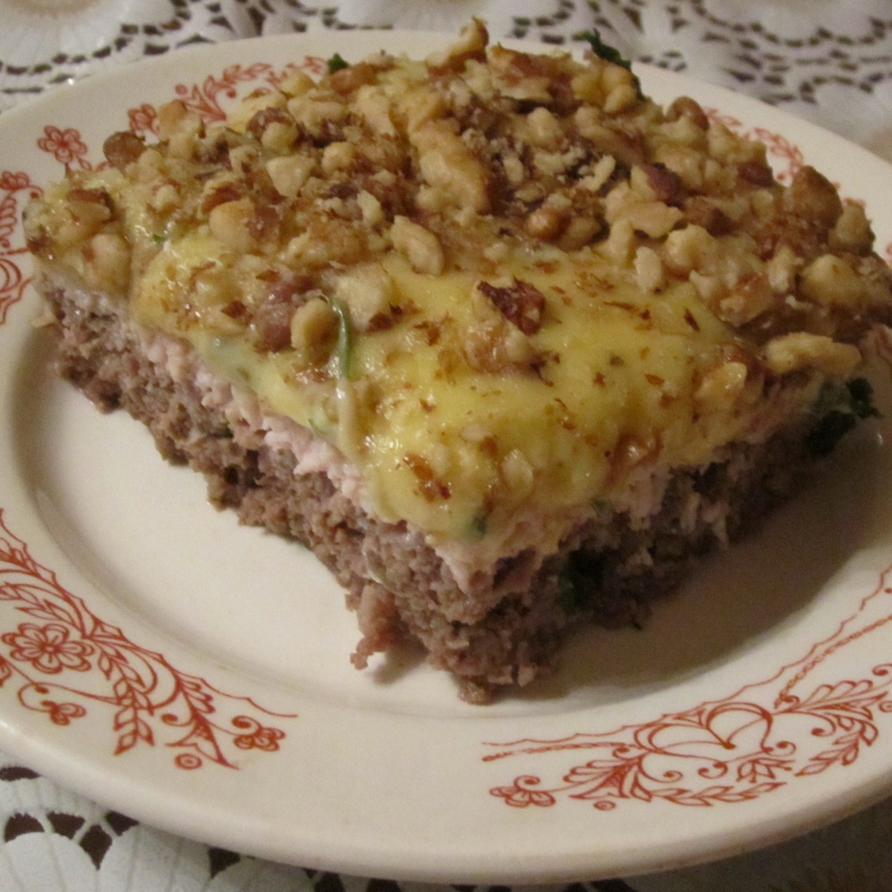 Двухслойная мясная запеканка с грецкими орехами