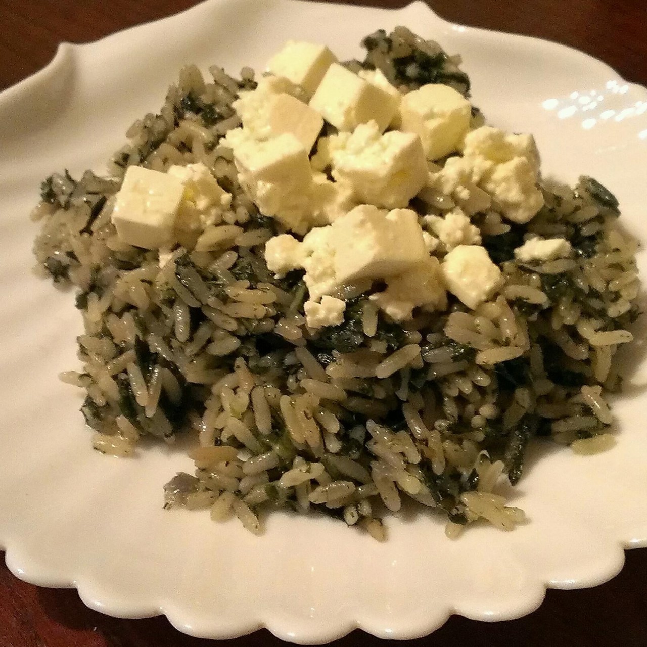 Греческая рисовая каша «Spanakorizo» со шпинатом и сыром фета
