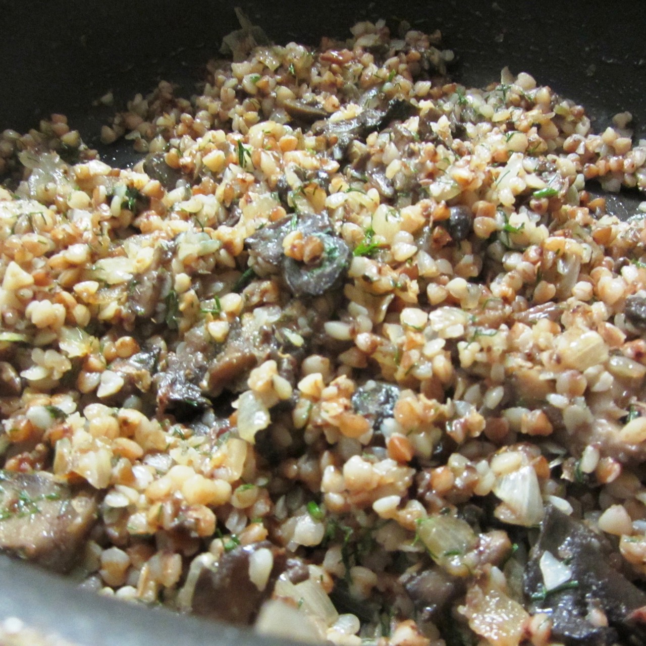 Гречневая каша с грибами и луком