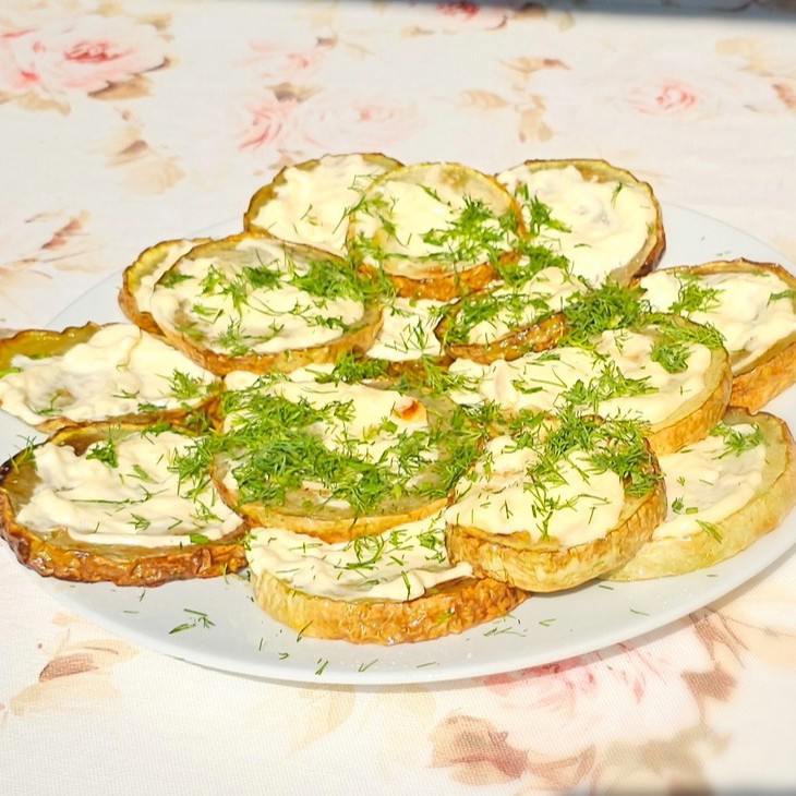 Кабачки с майонезом и чесноком