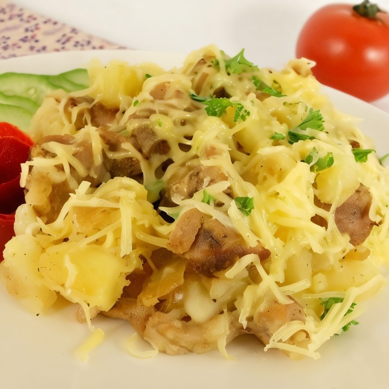 Картофель с индюшиным мясом и сыром