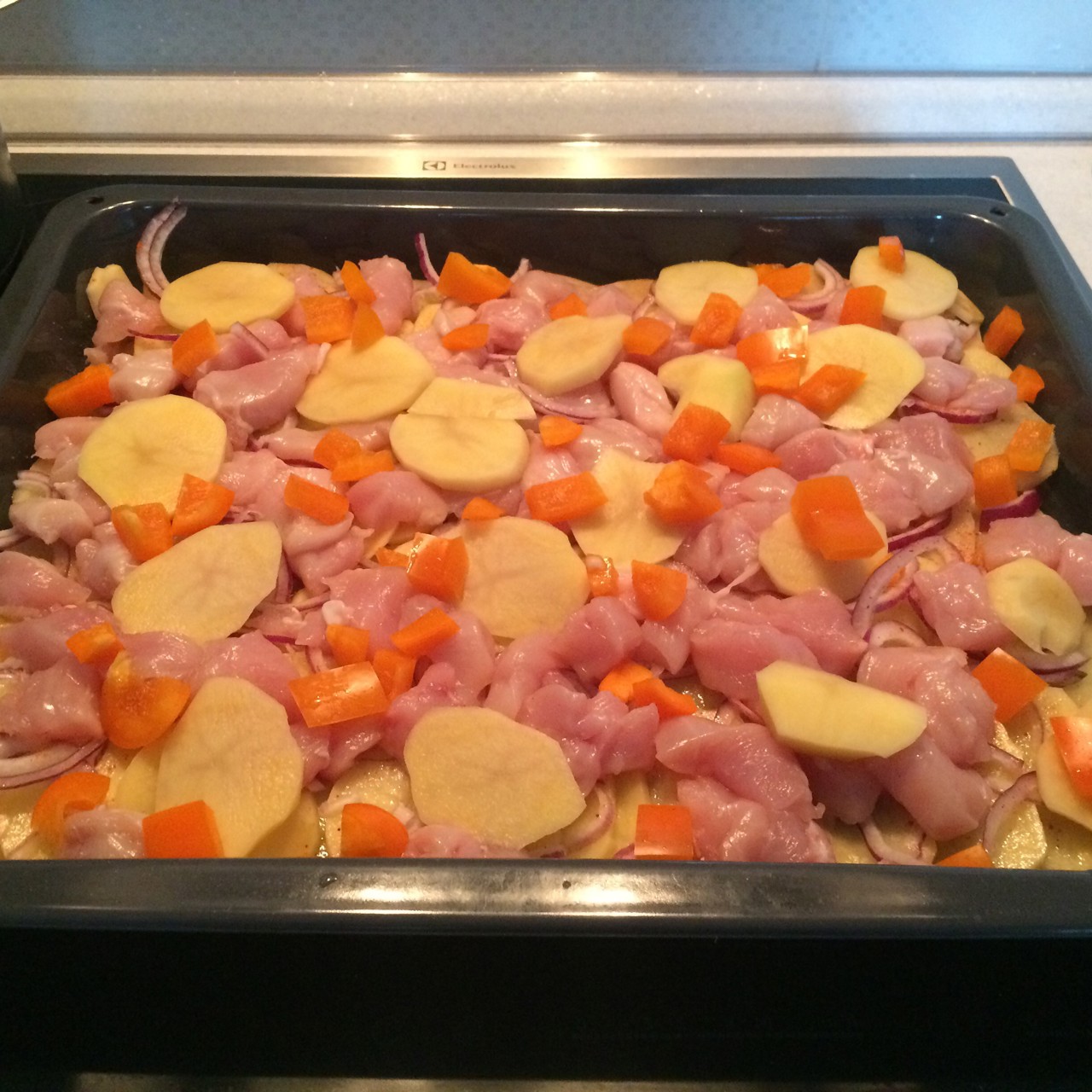 Картофельная запеканка с мясом и сладким луком