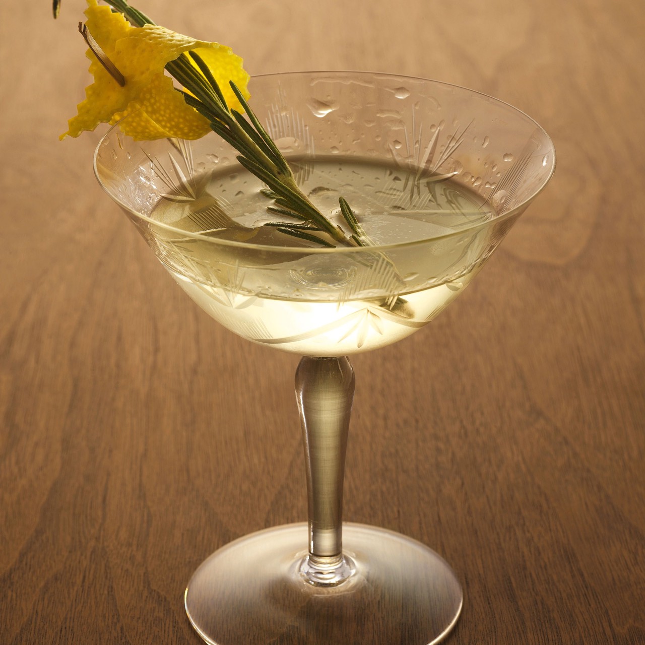 Коктейль «Копченый мартини» (Smoky Martini)