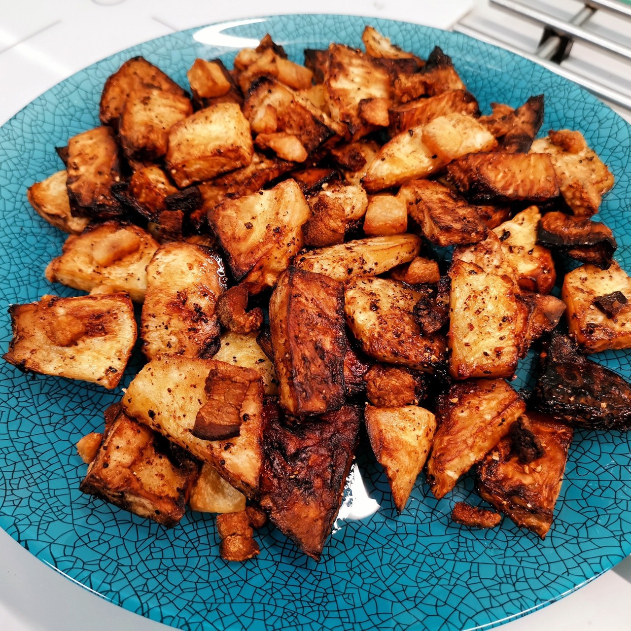 Корень сельдерея, обжаренный на сале