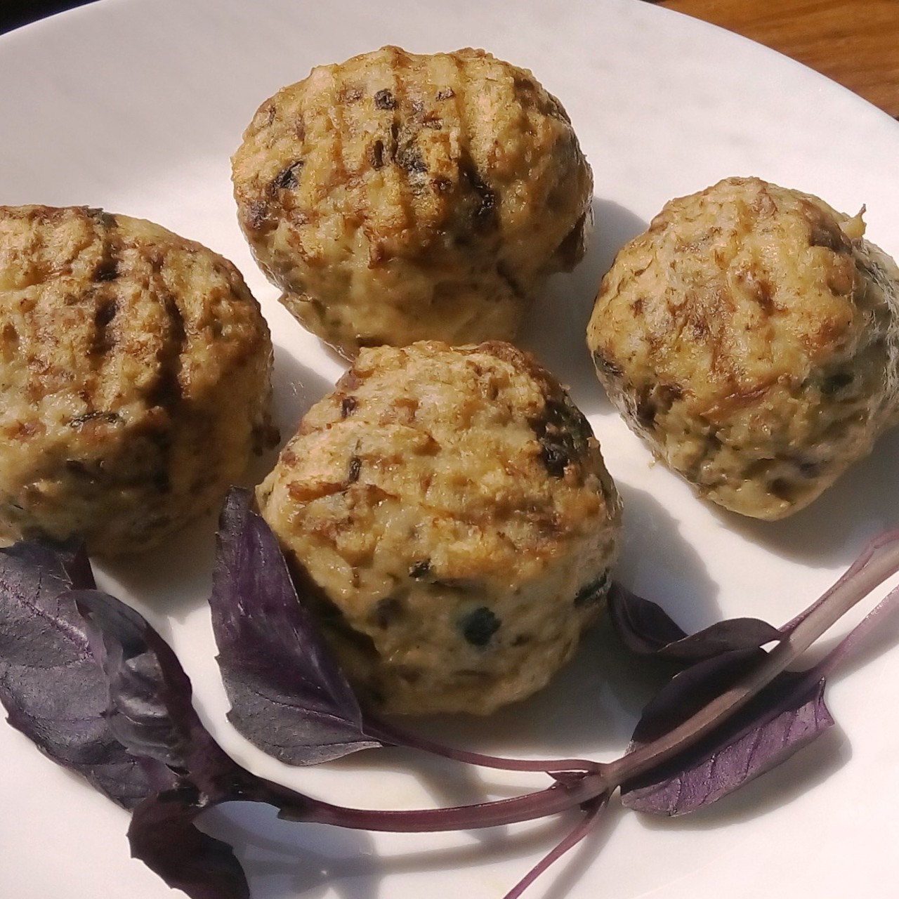 Котлеты из куриного фарша с шампиньонами в духовке