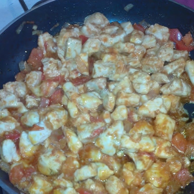 Курица с овощами и томатной пастой