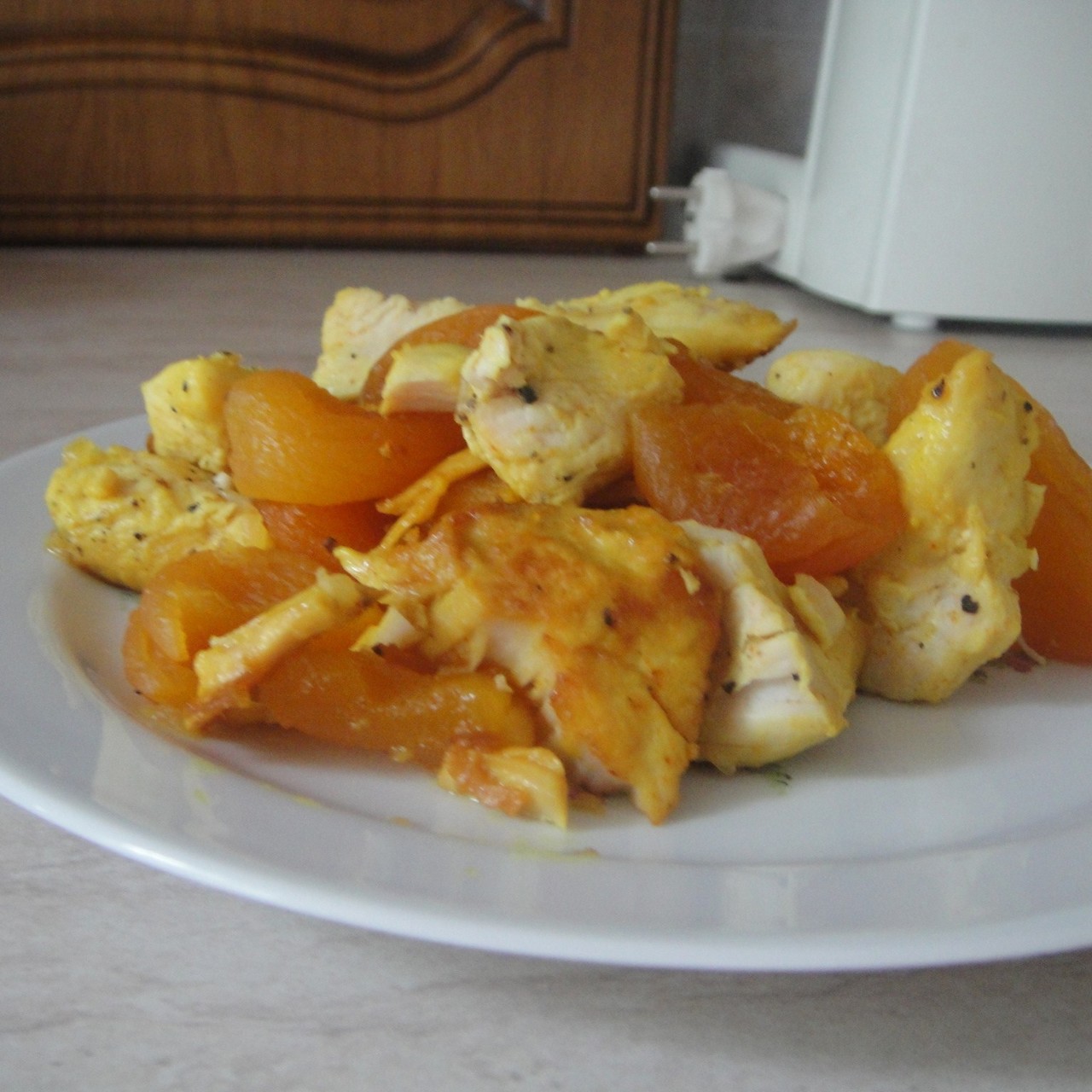 Курица с сухофруктами и шафраном