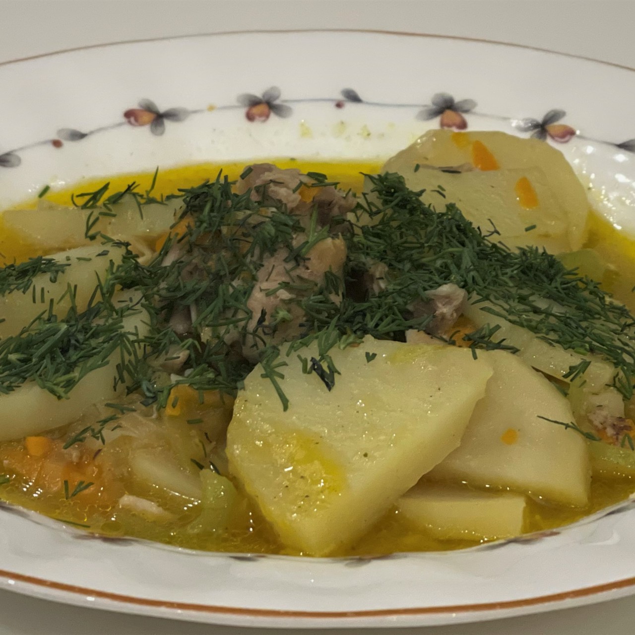Курица, тушенная с овощами