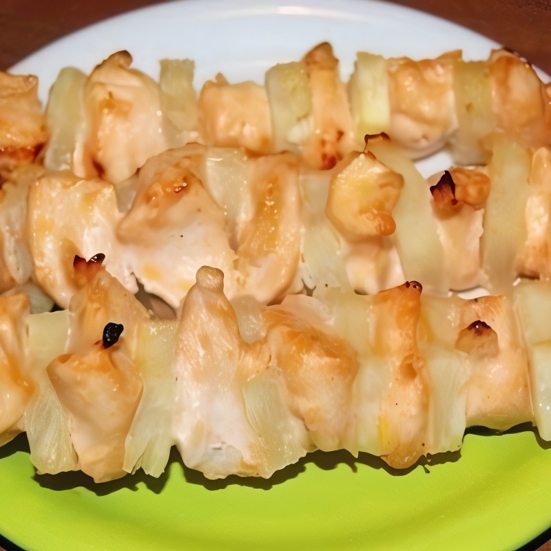 Куриные шашлыки с ананасами в духовке