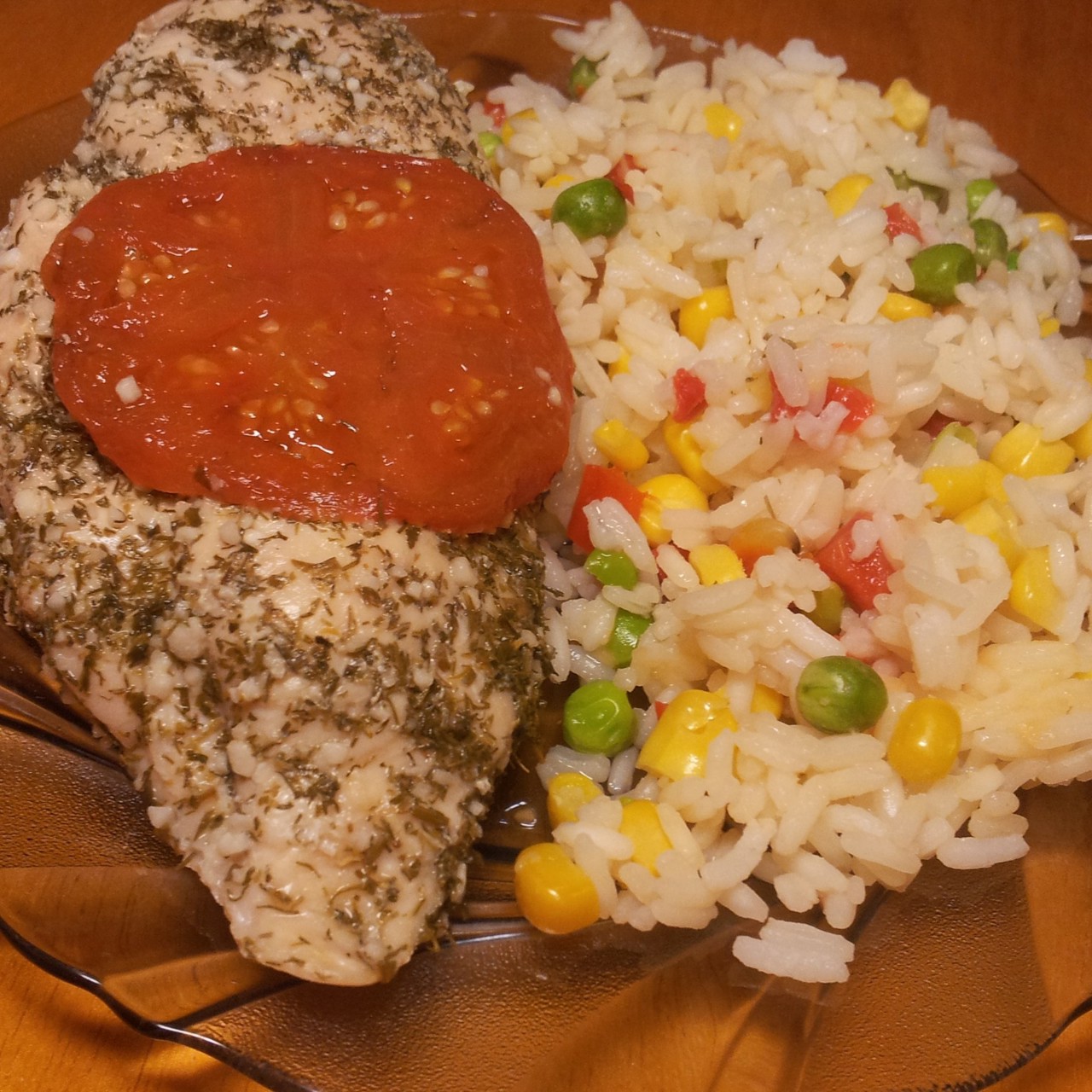 Куриное филе с помидорами, запеченное в духовке