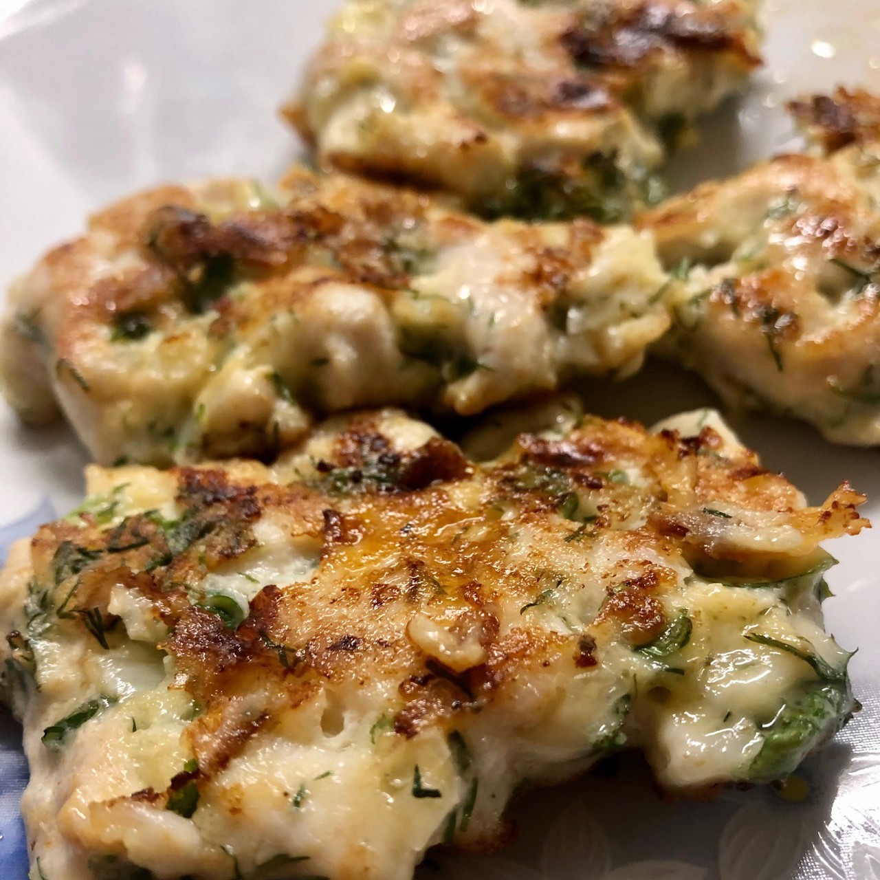 Куриные котлеты с сыром и зеленью