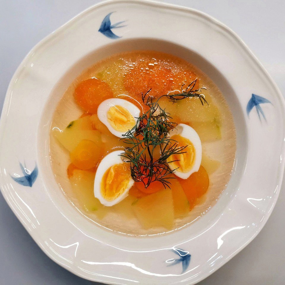 Куриный бульон с яйцом