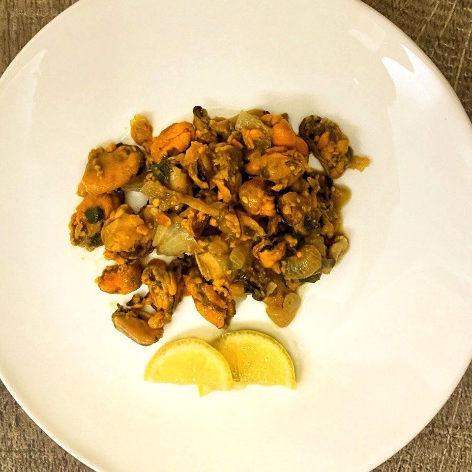 Мидии под сливочно-луковом соусом