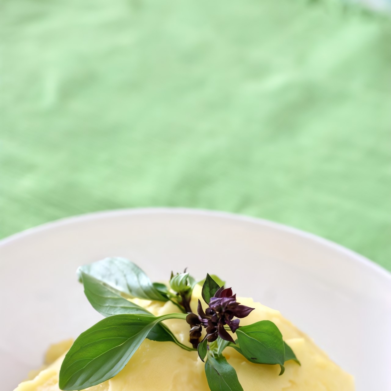 Мягкое картофельное пюре с чесноком и козьим сыром