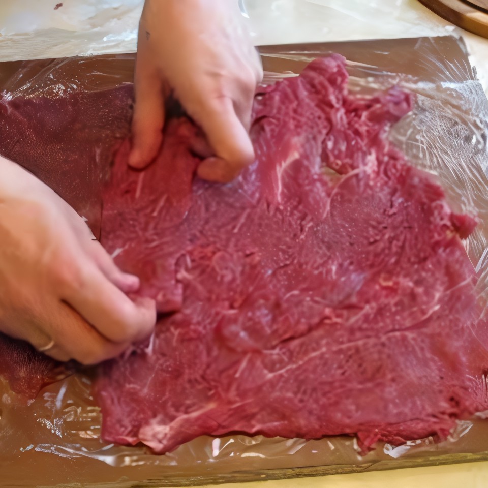 Мясной рулет с шампиньонами