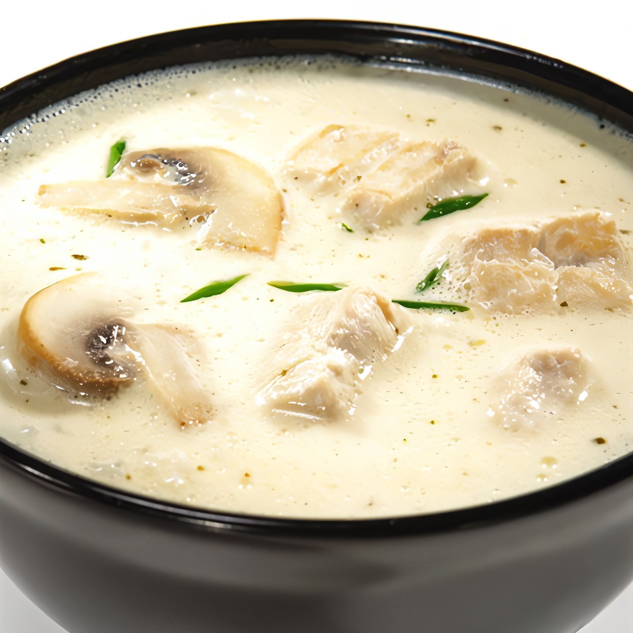 Острый суп с курицей, кокосовым молоком и корнем галангала
