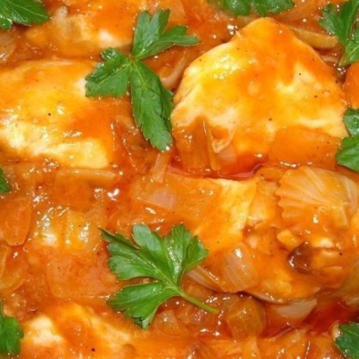 Отварная курица с томатной подливкой «по-армянски»