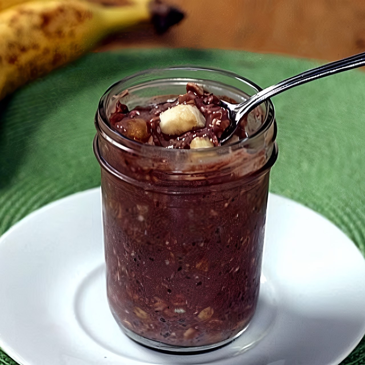 Овсянка в банке с бананом и какао