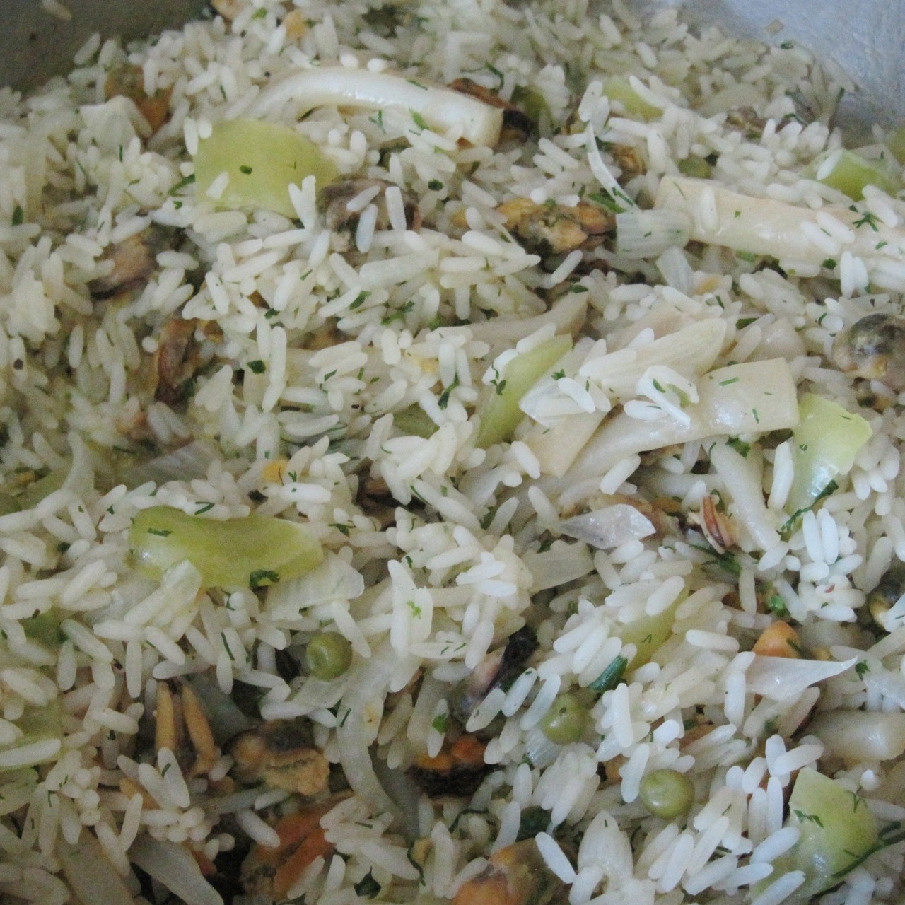 Паэлья с морепродуктами и горошком