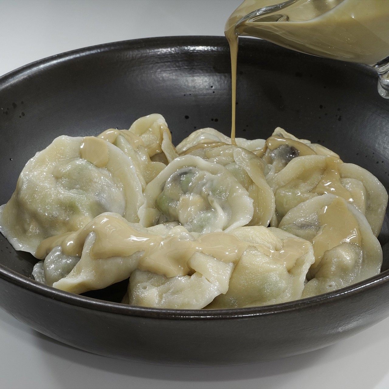 Постные пельмени с баклажаном и копченым тофу