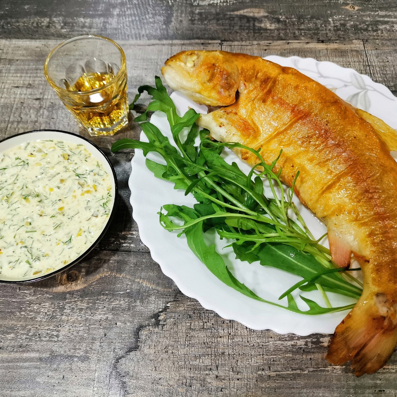 Радужная форель с карибским соусом