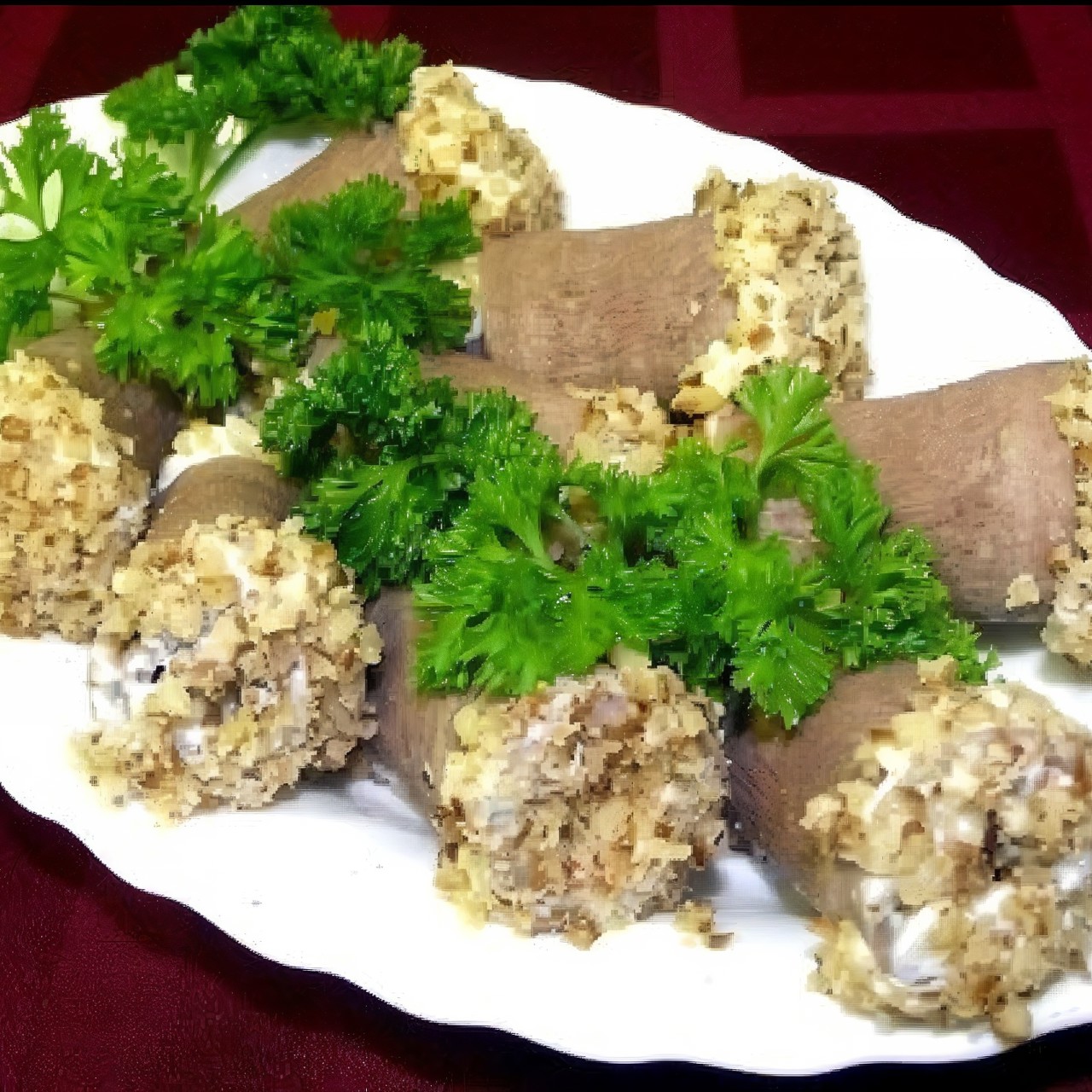 Рулетики из языка с грибами и грецкими орехами