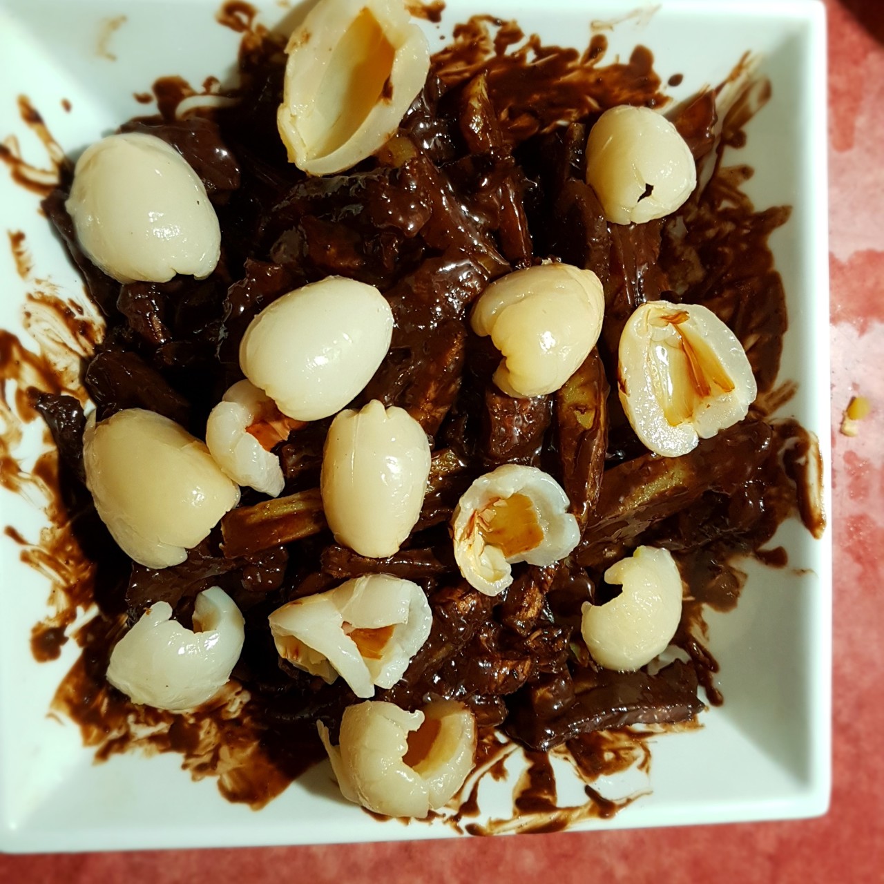 Салат из маринованной свинины с картофелем и горьким шоколадом