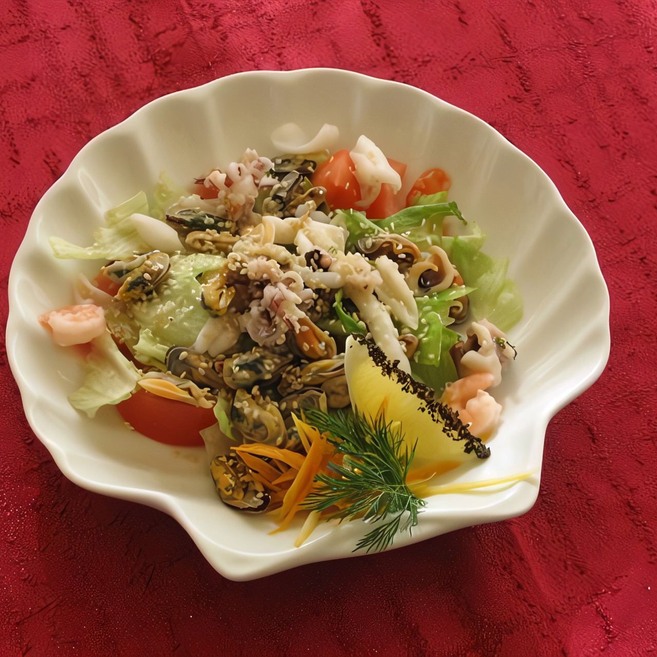 Салат из морепродуктов с лаймовым соусом