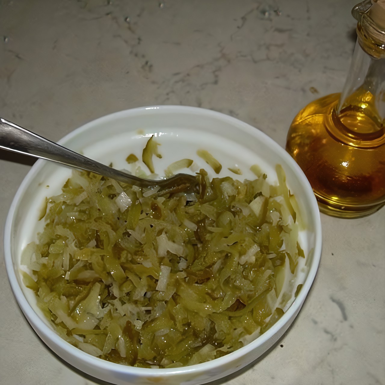 Салат из соленых огурцов с луком и постным маслом