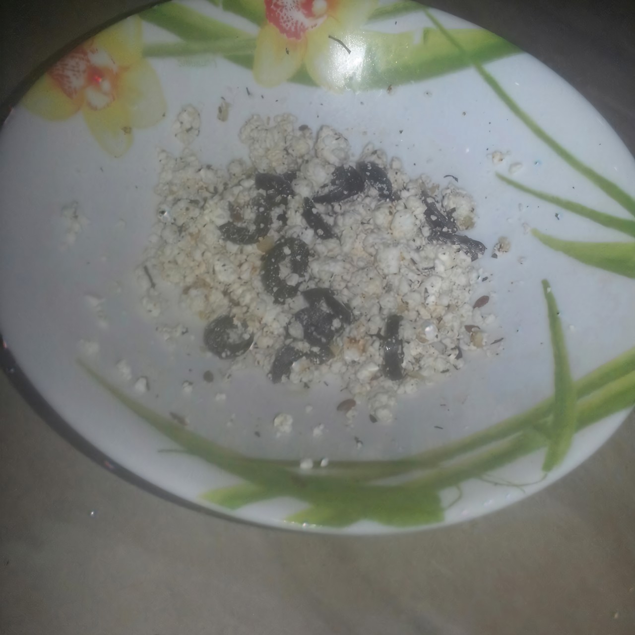 Салат из творога с маслинами и мятой