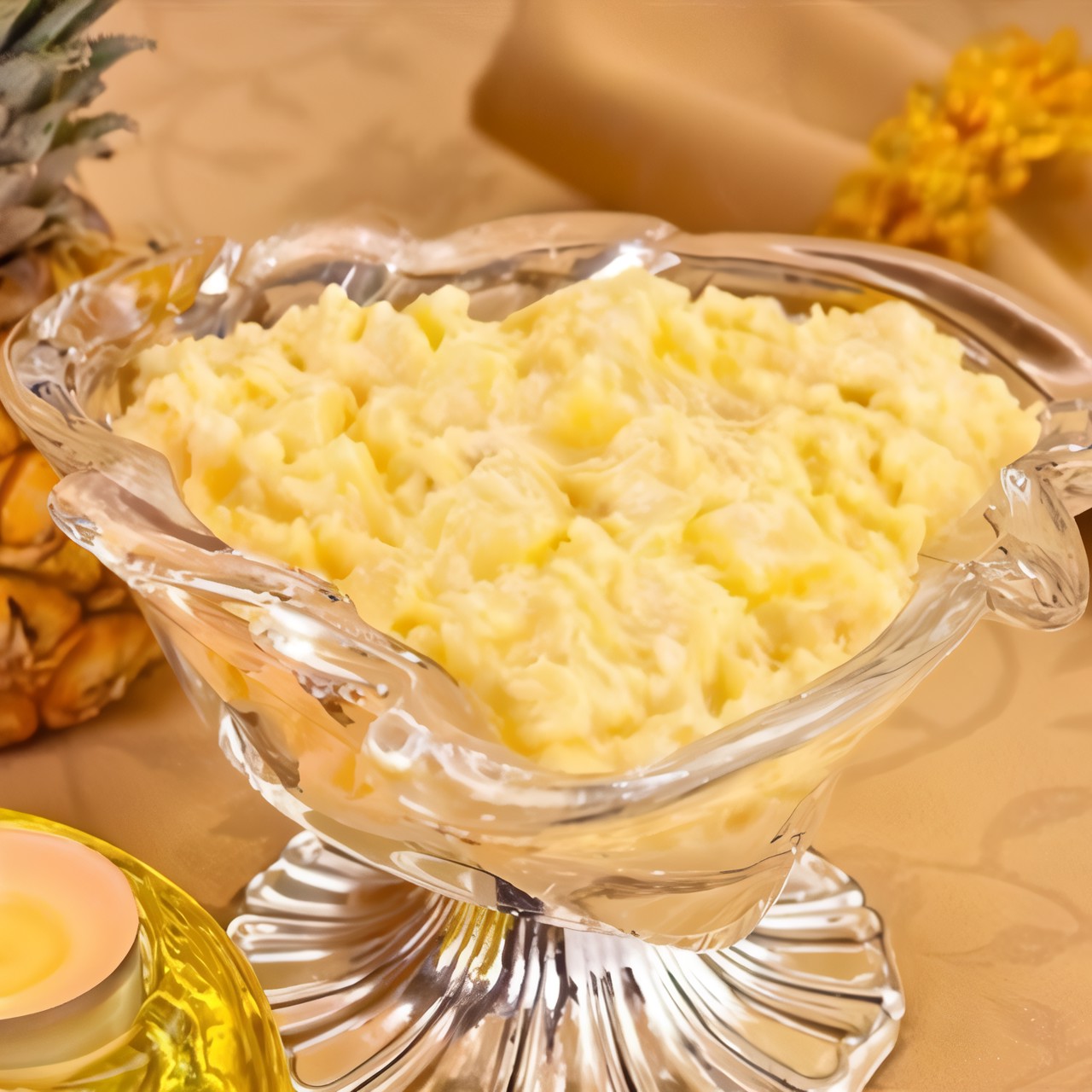 Салат с сыром, ананасами и курицей